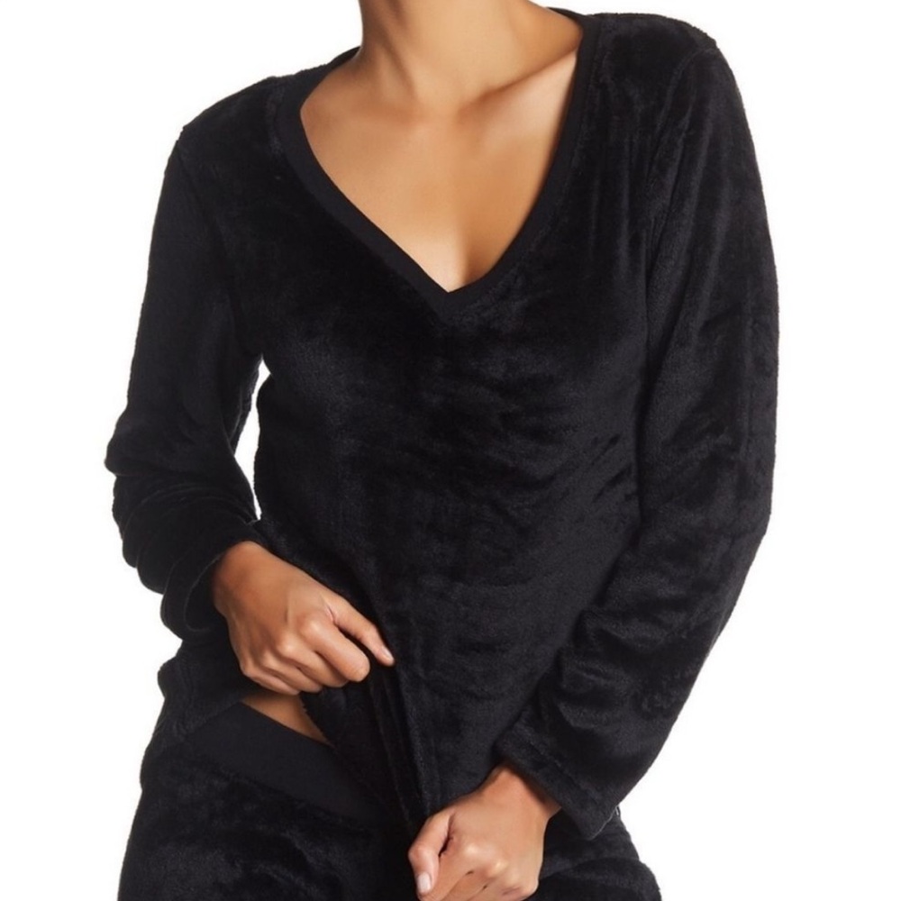 UGG Daisey Black V Neck Top Soft Lightweight Fleece Pullover Sweatshirt Minimal